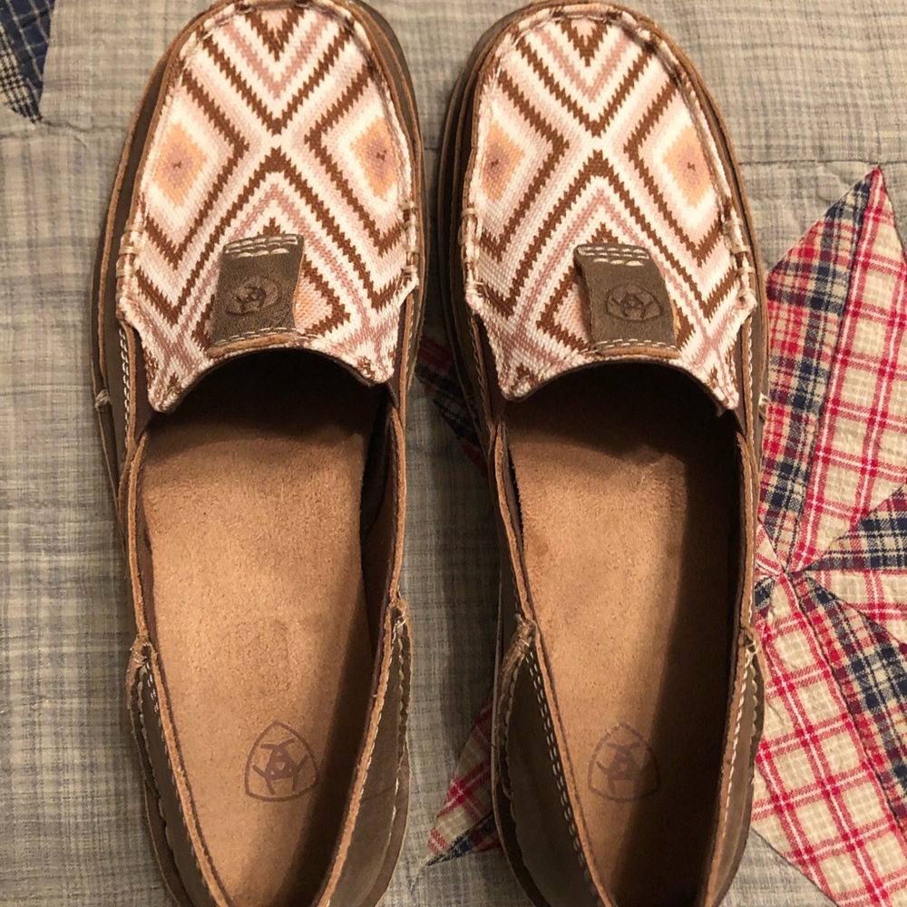 NWOT Ariat shoes 7.5B